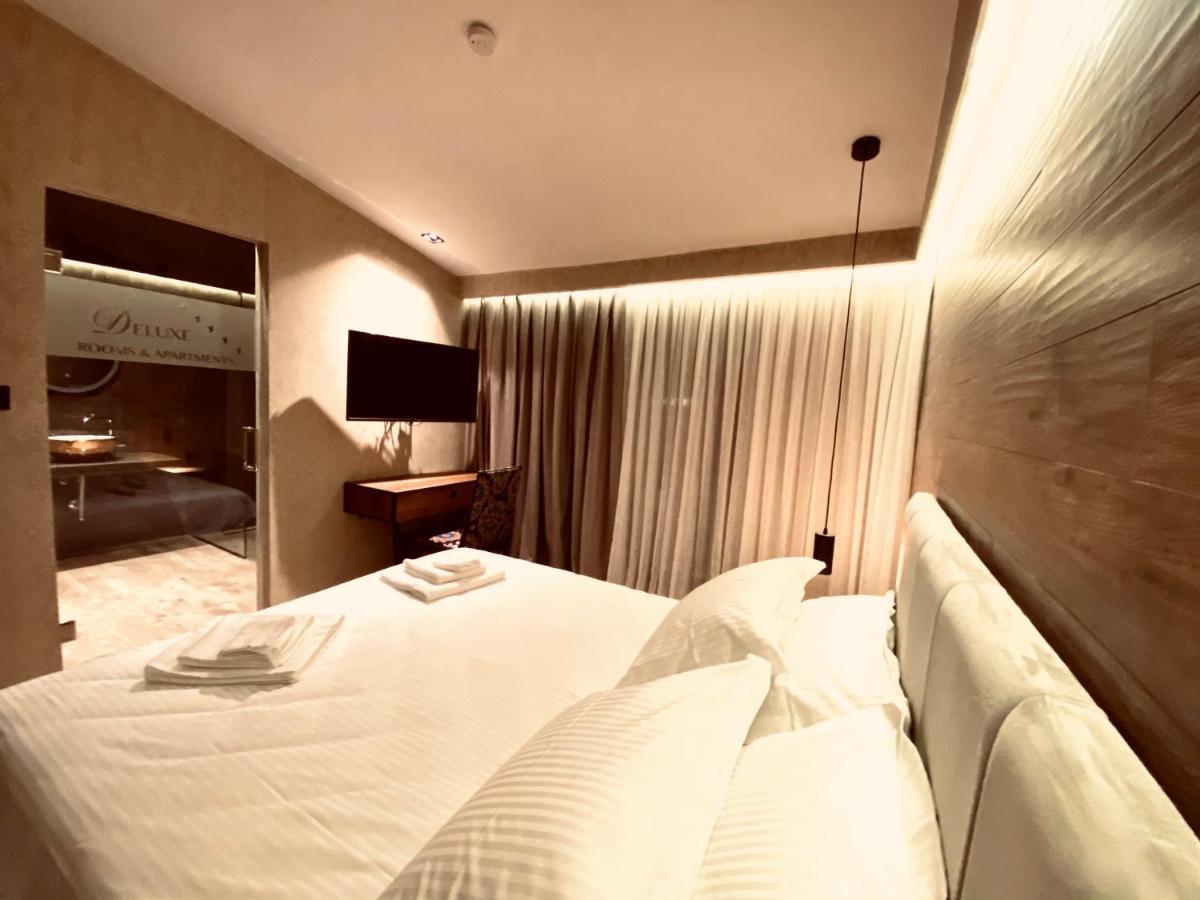 Deluxe Rooms In Blloku Area ティラナ エクステリア 写真