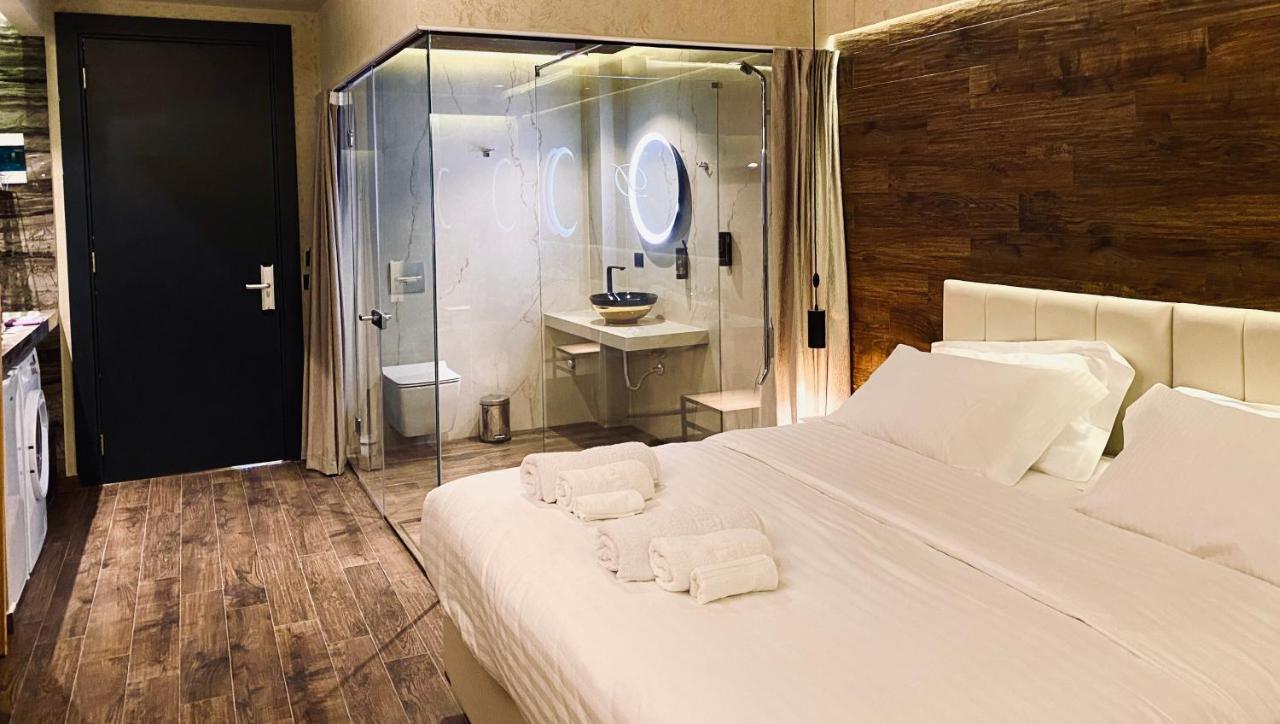 Deluxe Rooms In Blloku Area ティラナ エクステリア 写真